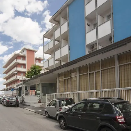Hotel Sanremo 3*