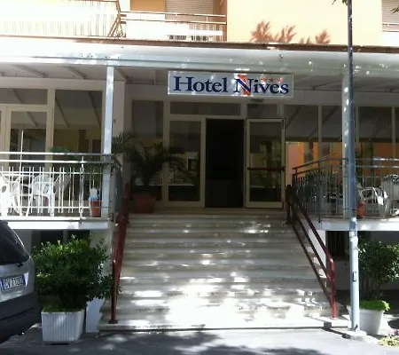 Nives Hotel 3*