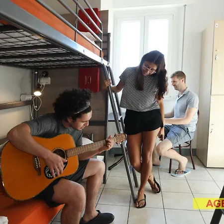 Hostel Jammin' & Bar