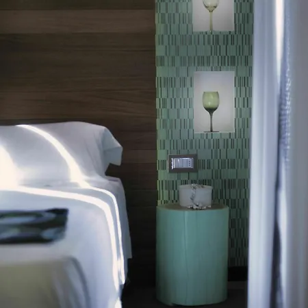 Q Hotel