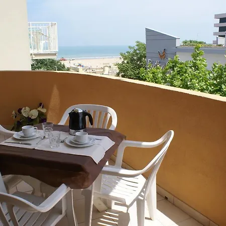 Domus Aparthotel 4*
